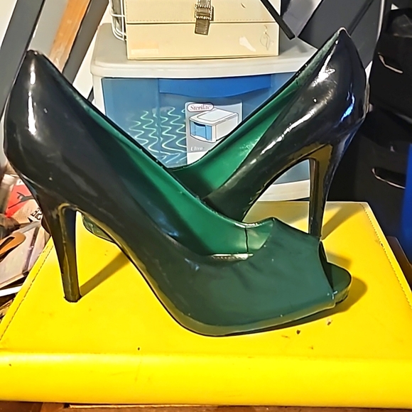 Spring Designer Shoes, Sz 9, Forest Green blends w/Deeper Green on Heel, 4" Heel - Picture 9 of 11